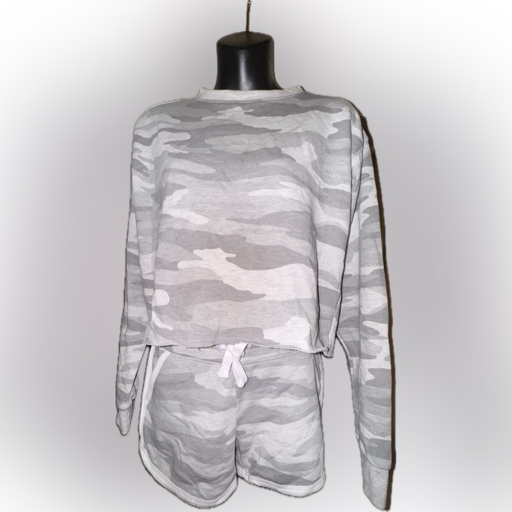Women’s two piece camo short set